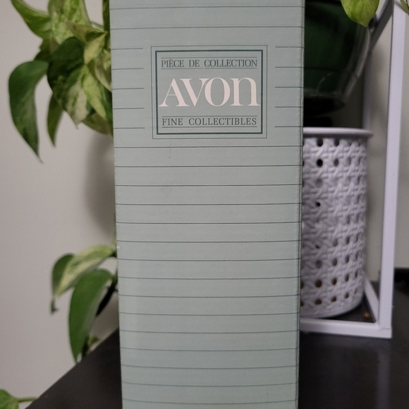 Vintage Avon International Porcelain Costume Doll Lupita from Mexico NIB 1990 - Picture 4 of 5